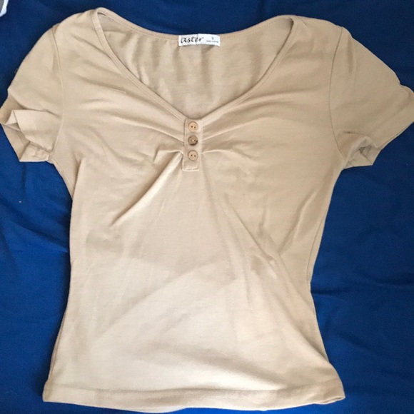 Small shirt, cream color, size small from Q - Picture 1 of 1